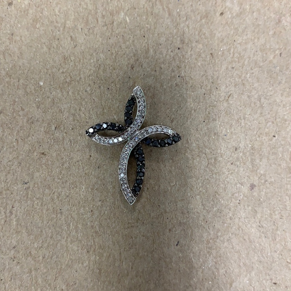 Diamond loop cross
